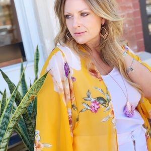 SUNSHINE AND DAISIES FLORAL KIMONO